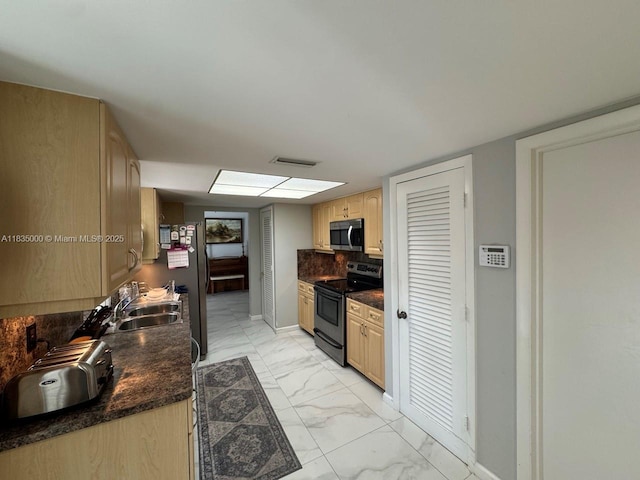14181 Leaning Pine Dr, Miami Lakes, FL 33014 - photo 5