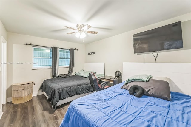 3201 NW 4th Ter Unit 80, Pompano Beach, FL 33064 - bedroom with wood finished floors and ceiling fan