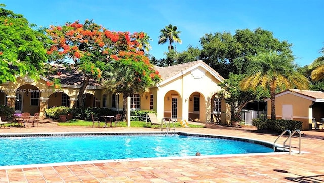 2600 S University Dr Unit 307, Davie, FL 33328 - community pool featuring a patio area