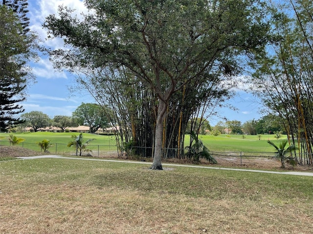 4000 N Hills Dr Unit 32, Hollywood, FL 33021 - view of yard featuring view of golf course