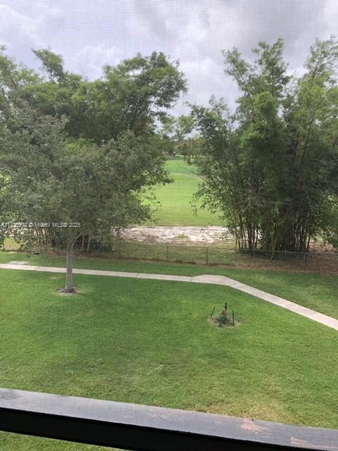 4000 N Hills Dr Unit 32, Hollywood, FL 33021 - surrounding community featuring a lawn