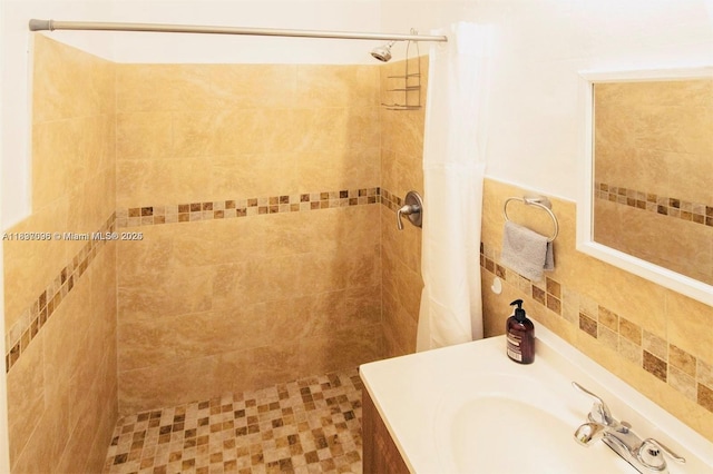 1236 NE 109th St, Miami, FL 33161 - full bathroom with tiled shower, vanity, and tile walls