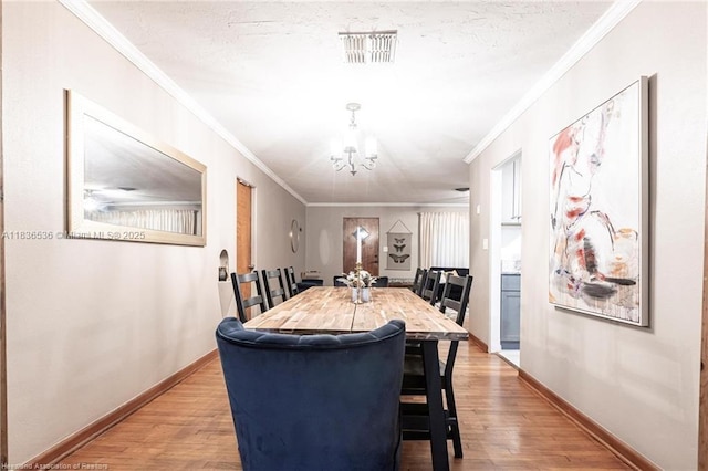 2600 Lakeview Dr, Sebring, FL 33870 - dining room featuring a chandelier, crown molding, and light wood-type flooring
