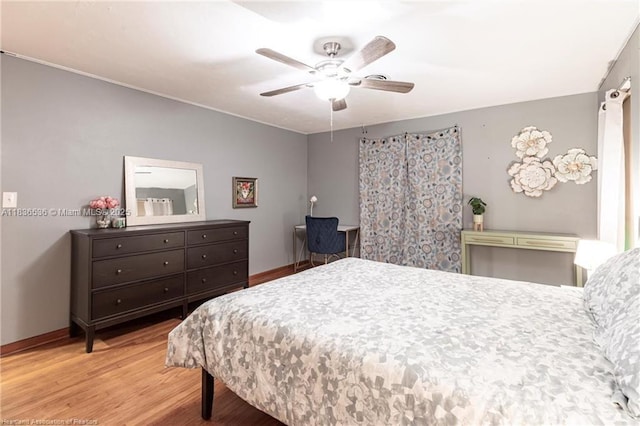 2600 Lakeview Dr, Sebring, FL 33870 - bedroom featuring wood finished floors and ceiling fan
