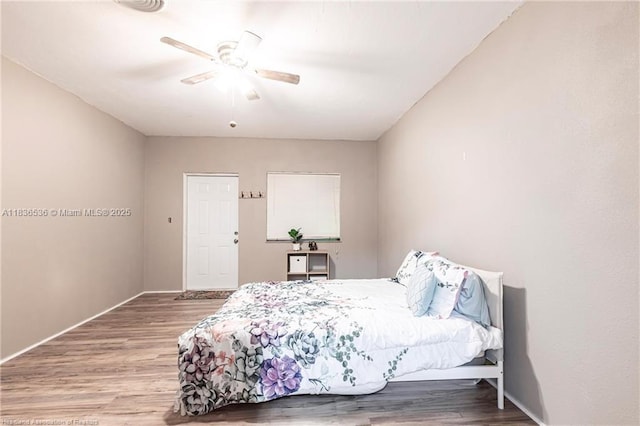 2600 Lakeview Dr, Sebring, FL 33870 - bedroom featuring wood finished floors and a ceiling fan