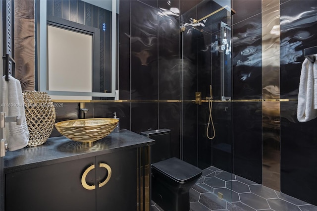 416 NW 24th St, Wilton Manors, FL 33311 - bathroom featuring a tile shower and vanity