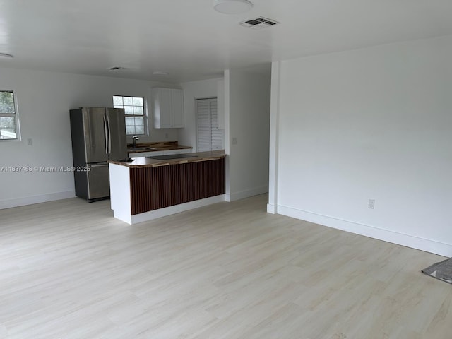 420 Burning Tree Ln, Punta Gorda, FL 33982 - kitchen featuring freestanding refrigerator, open floor plan, healthy amount of natural light, and a peninsula
