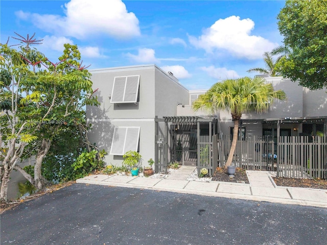 1512 NW 113th Way, Pembroke Pines, FL 33026 - view of front of house featuring a fenced front yard, stucco siding, and a gate