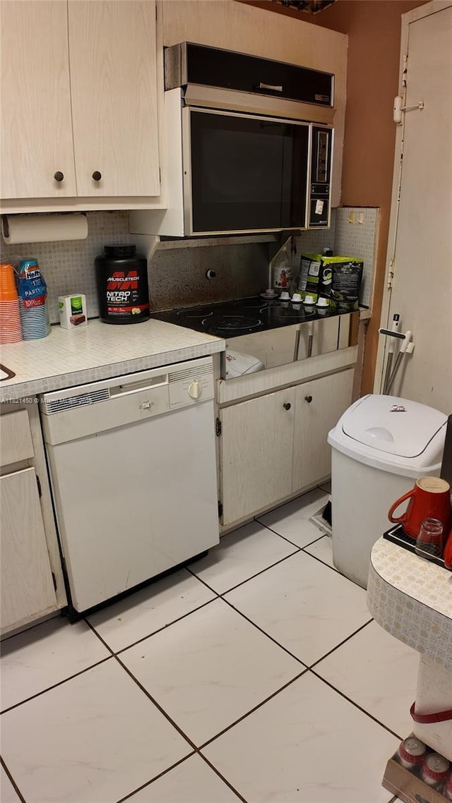 2899 Collins Ave Unit 821, Miami Beach, FL 33140 - kitchen with dishwasher, tasteful backsplash, and light countertops