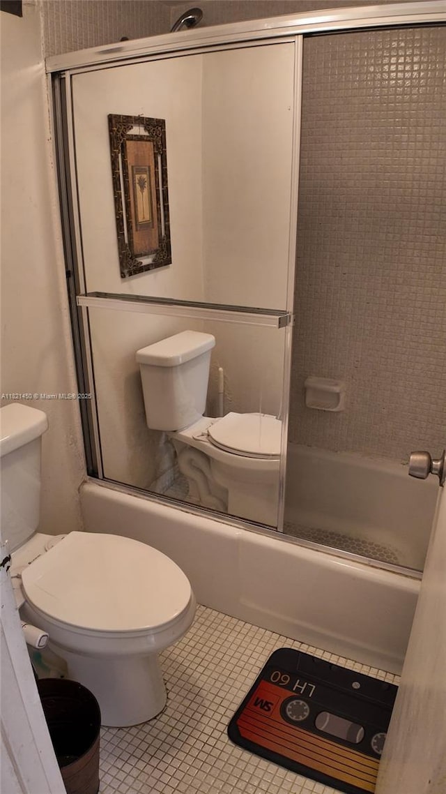 2899 Collins Ave Unit 821, Miami Beach, FL 33140 - bathroom featuring tile patterned floors and enclosed tub / shower combo