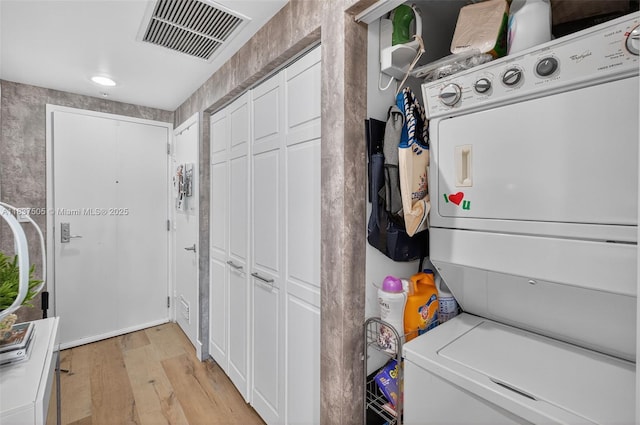 244 Biscayne Blvd Unit 446, Miami, FL 33132 - laundry room featuring light wood-style flooring and stacked washer and clothes dryer