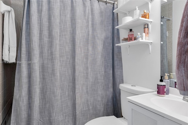 9730 Hammocks Blvd Unit 201-28, Miami, FL 33196 - bathroom with vanity and curtained shower