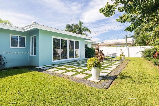 121 SE 7th St, Pompano Beach, FL 33060 - view of yard featuring a patio