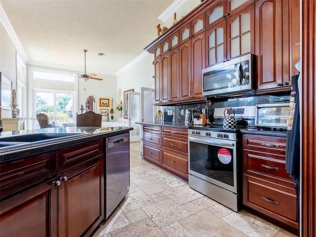 3043 Lakewood Dr, Weston, FL 33332 - kitchen featuring stainless steel appliances, ornamental molding, dark countertops, backsplash, and ceiling fan