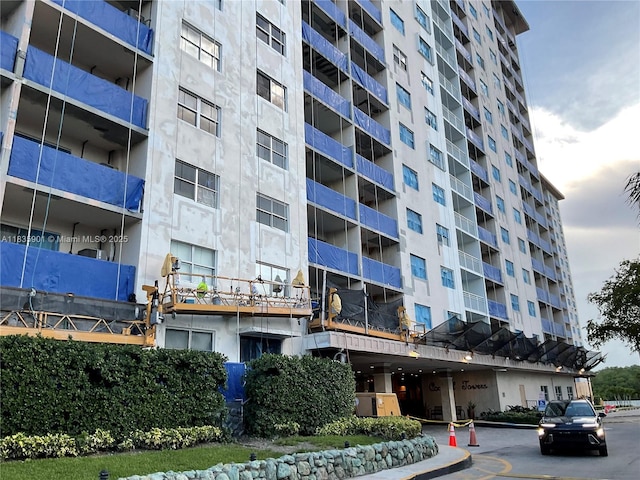 400 Kings Point Dr Unit 623, Sunny Isles Beach, FL 33160 - view of apartment building / complex