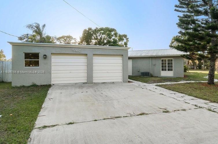 5917 Eastwood Dr, Fort Pierce, FL 34951 - photo 1