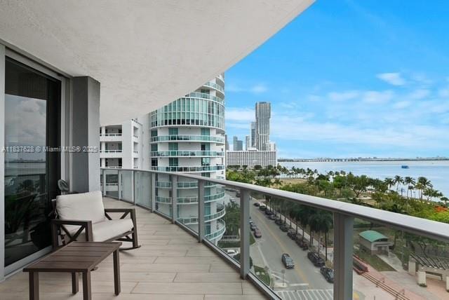 488 NE 18th St Unit 715, Miami, FL 33132 - balcony with a view of city and a water view