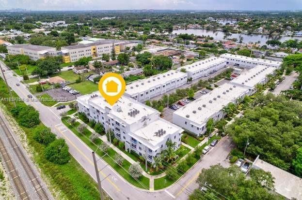 2651 NE 212th Ter Unit 202, Aventura, FL 33180 - bird's eye view of a nearby body of water