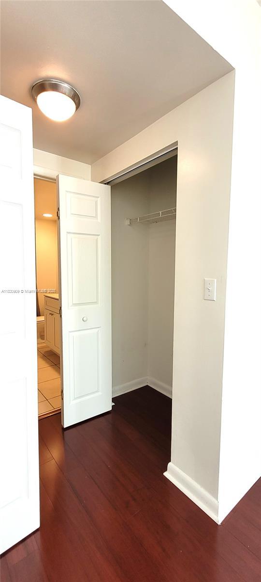 2000 N Bayshore Dr Unit 509, Miami, FL 33137 - view of closet