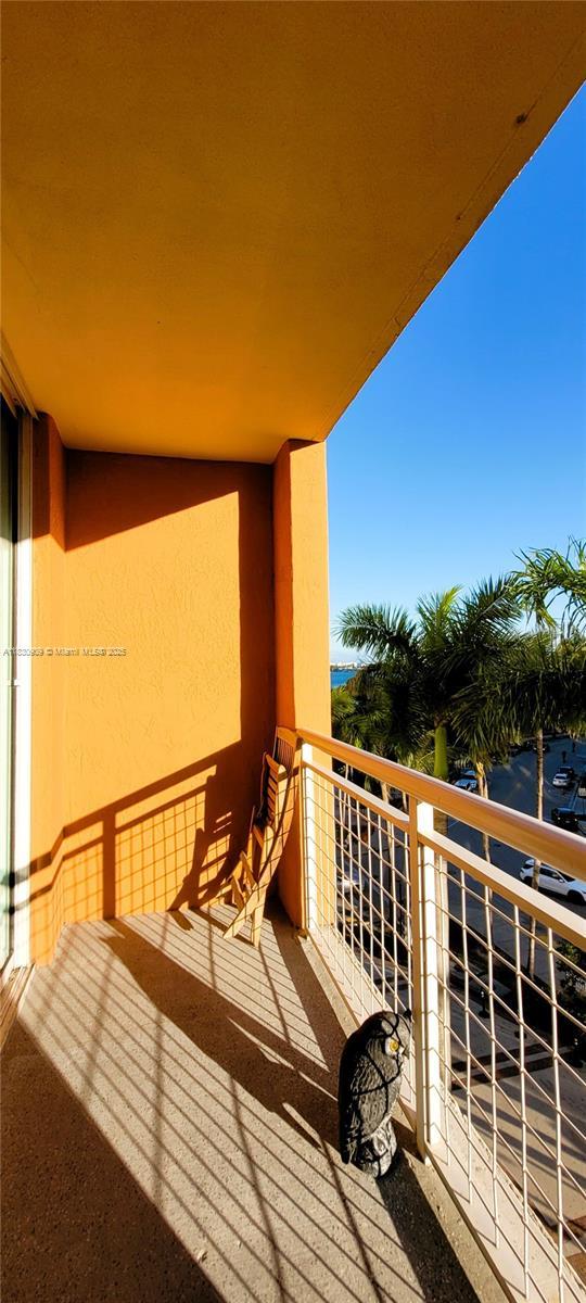 2000 N Bayshore Dr Unit 509, Miami, FL 33137 - view of balcony