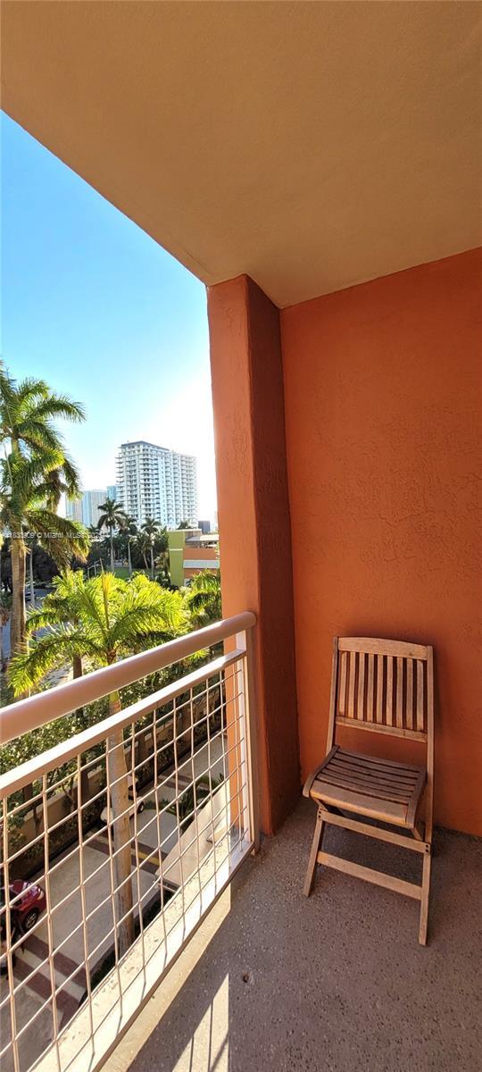 2000 N Bayshore Dr Unit 509, Miami, FL 33137 - view of balcony