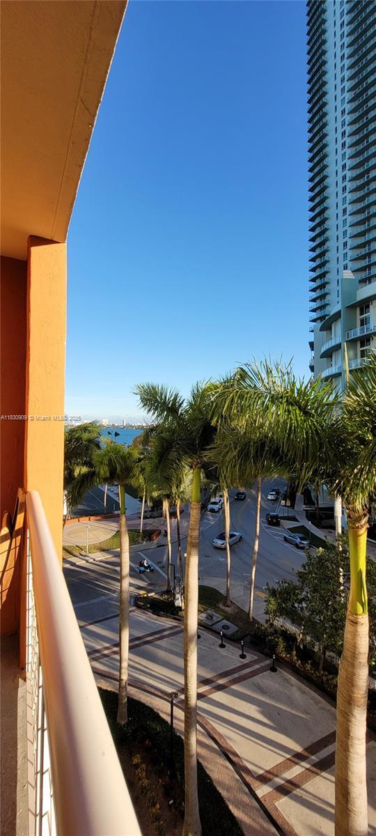 2000 N Bayshore Dr Unit 509, Miami, FL 33137 - view of balcony