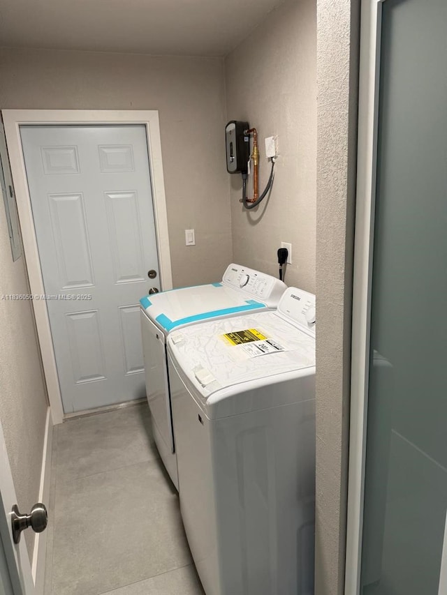 2441 NW 140th St, Opa Locka, FL 33054 - laundry room featuring washing machine and clothes dryer