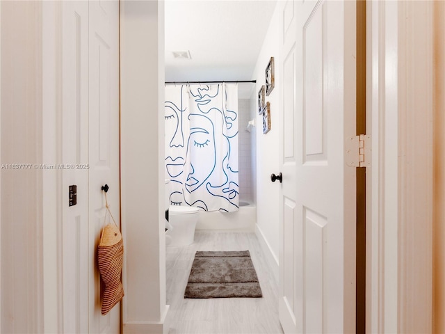 6110 Pitch Ln, Boynton Beach, FL 33437 - full bath featuring toilet and shower / bathtub combination with curtain