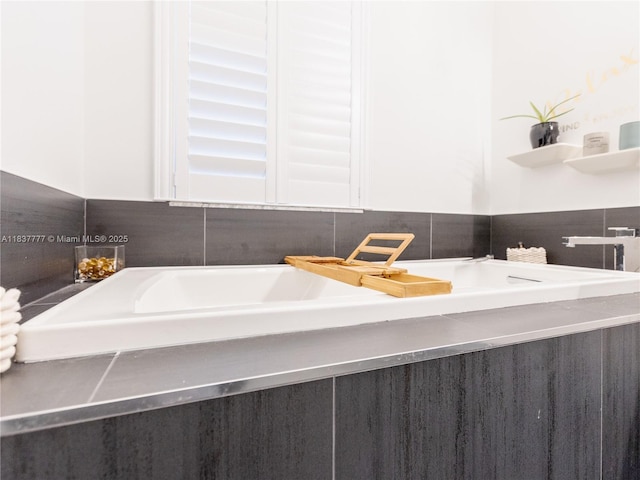 6110 Pitch Ln, Boynton Beach, FL 33437 - bathroom with a garden tub