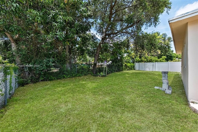 312 SW 2nd Ter, Hallandale Beach, FL 33009 - view of fenced backyard