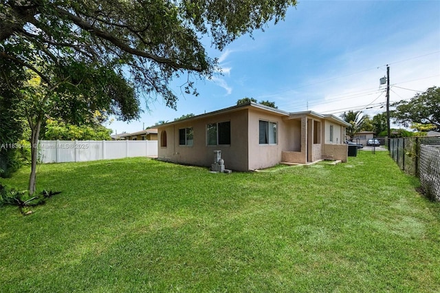 312 SW 2nd Ter, Hallandale Beach, FL 33009 - back of property featuring stucco siding and a fenced backyard