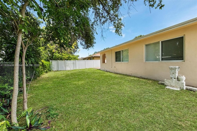 312 SW 2nd Ter, Hallandale Beach, FL 33009 - view of yard