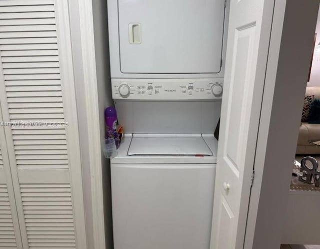 3395 NE 9th St Unit 104, Homestead, FL 33033 - washroom featuring stacked washer and clothes dryer