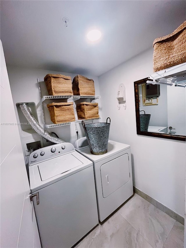 1010 SW 2nd Ave Unit Lph04, Miami, FL 33130 - laundry room featuring washing machine and clothes dryer and baseboards