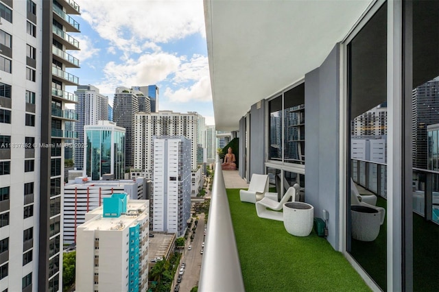 1010 SW 2nd Ave Unit Lph04, Miami, FL 33130 - balcony with a city view