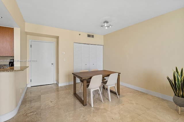 770 Claughton Island Dr Unit Ph21, Miami, FL 33131 - dining room with baseboards