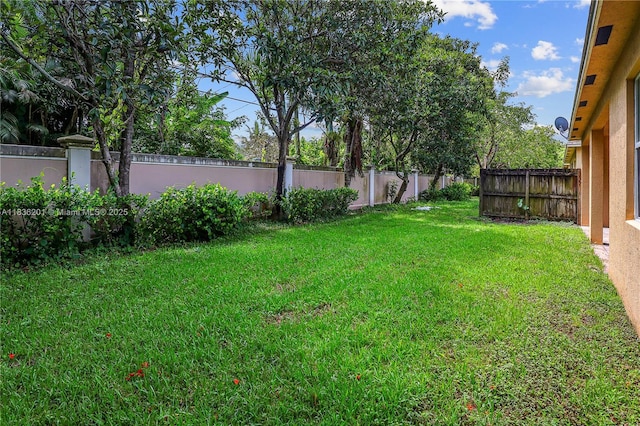 798 Quartz Ter, Palm Beach, FL 33413 - view of fenced backyard