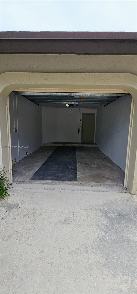 10194 SW 137th Ct Unit 10194, Miami, FL 33186 - view of garage