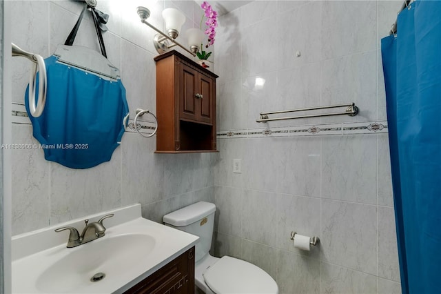 190 E 16th St, Hialeah, FL 33010 - full bathroom featuring vanity, tile walls, and curtained shower