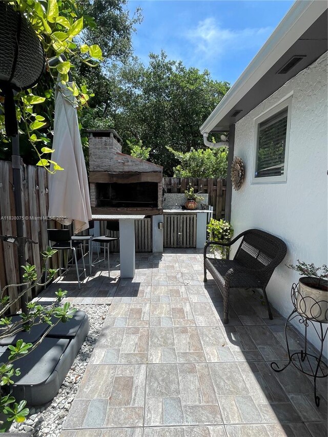 291 NW 95th St, Miami, FL 33150 - fenced backyard with a patio area and exterior kitchen