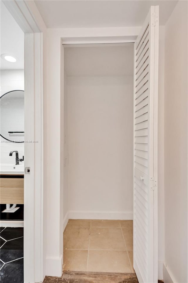 5600 Collins Ave Unit 10L, Miami Beach, FL 33140 - closet with a sink