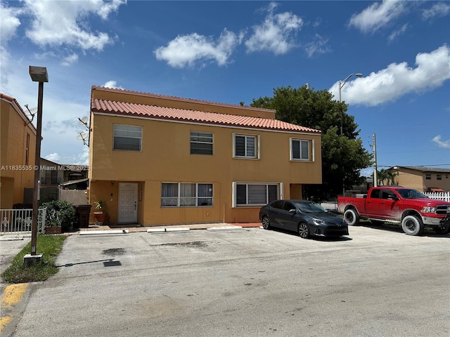 2405 W 54th Pl Unit 03, Hialeah, FL 33016 - view of property with uncovered parking