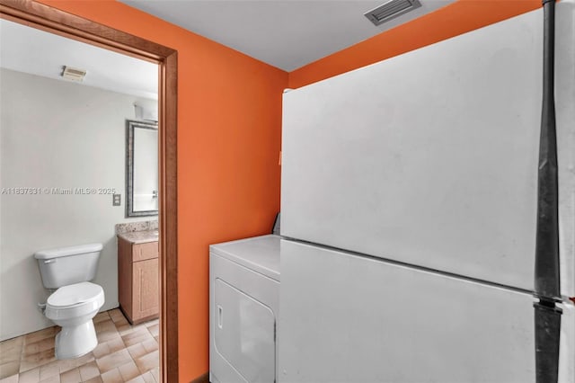 911 Mockingbird Ln, Plantation, FL 33324 - bathroom with vanity and washer / dryer