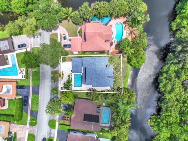 911 Mockingbird Ln, Plantation, FL 33324 - aerial overview of property's location featuring a pool area and property boundaries highlighted