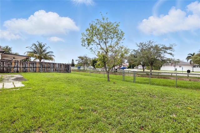 8899 NW 169th Ter, Hialeah, FL 33018 - view of yard