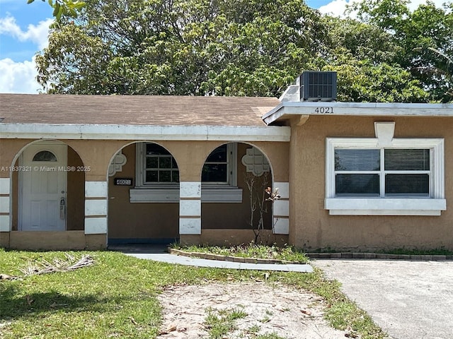 4021 NW 7th Ave, Deerfield Beach, FL 33064 - view of front of home featuring a porch and stucco siding