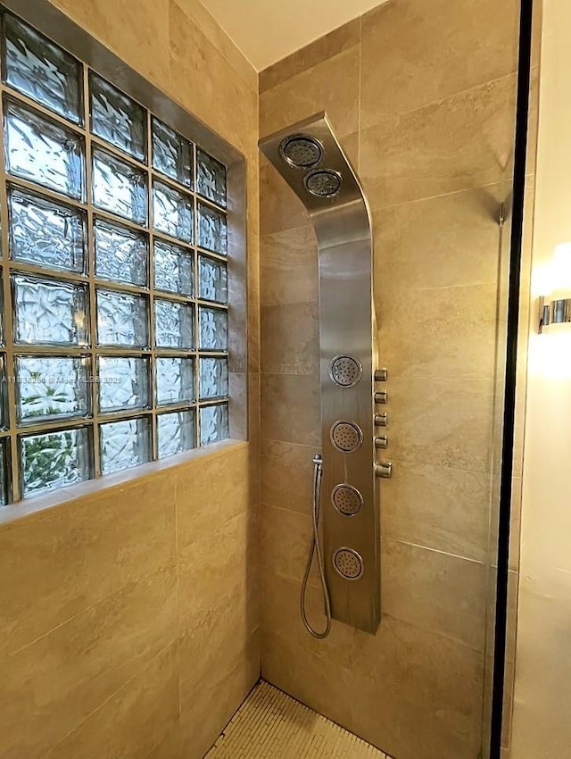 10824 Fillmore Dr, Boynton Beach, FL 33437 - bathroom featuring tiled shower