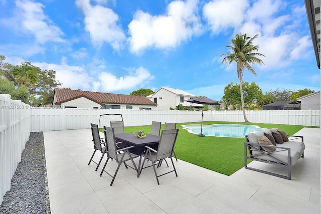 10746 Charleston Pl, Cooper City, FL 33026 - fenced backyard with a patio area and outdoor dining area