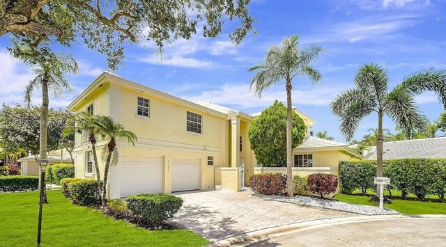 15281 Wilshire Ct, Pembroke Pines, FL 33027 - traditional home with a garage, stucco siding, and driveway