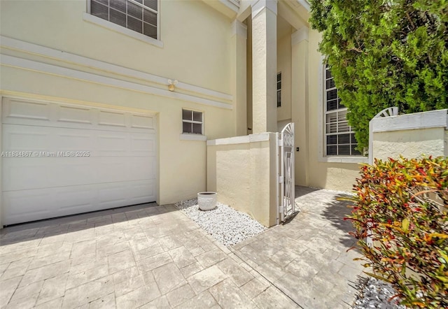 15281 Wilshire Ct, Pembroke Pines, FL 33027 - garage with a gate
